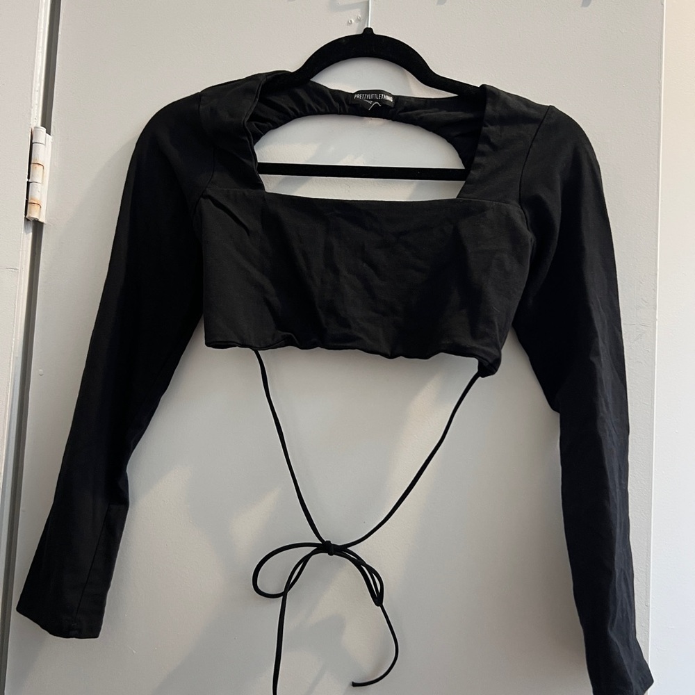 PrettyLittleThing Black Tie-Back Crop Top